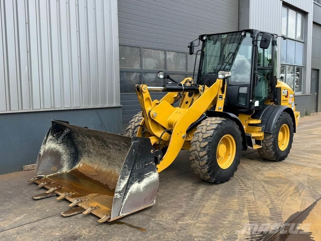 CAT 908M لوادر بعجل