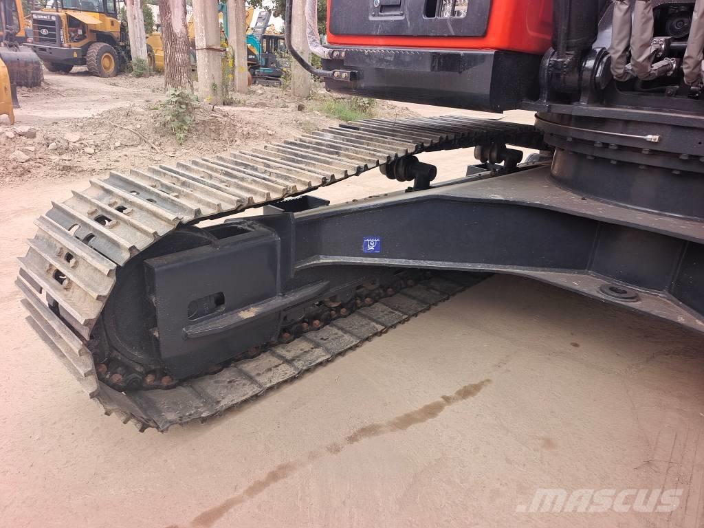 Doosan DX225LC حفارات زحافة
