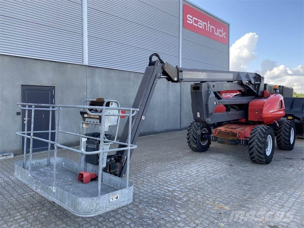 Manitou 200ATJ RC رافعات سلة مفصلية