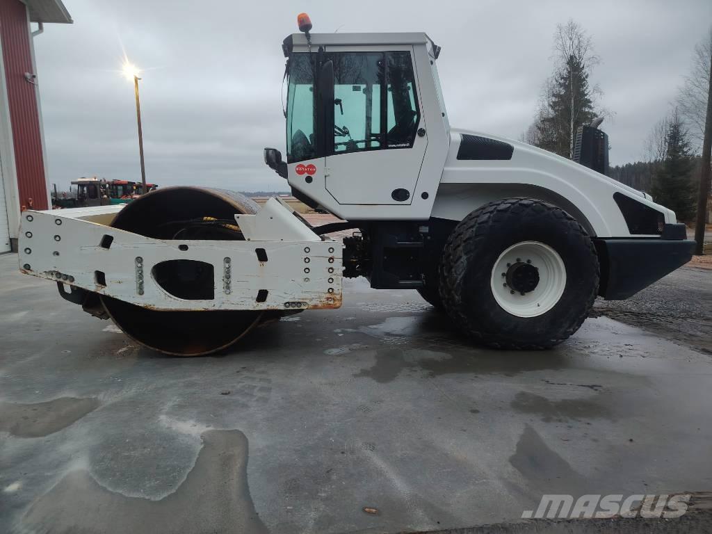 Bomag BW 216 D-4i مداحل أحادية الأسطوانة