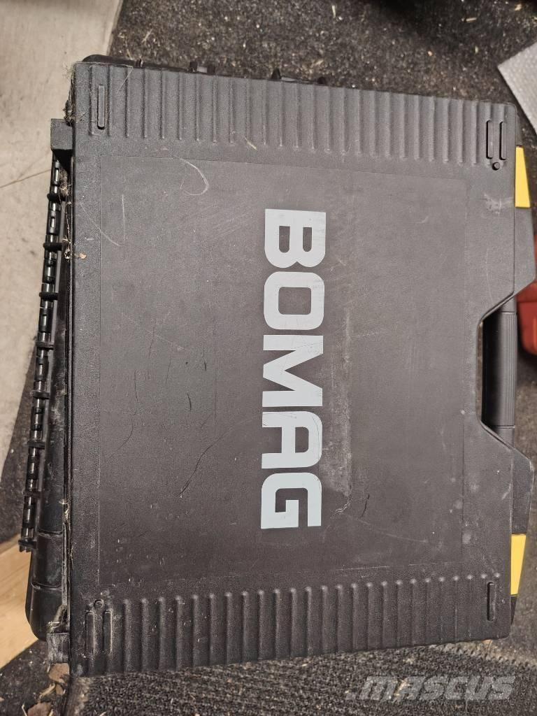 Bomag BW 216 D-4i مداحل أحادية الأسطوانة