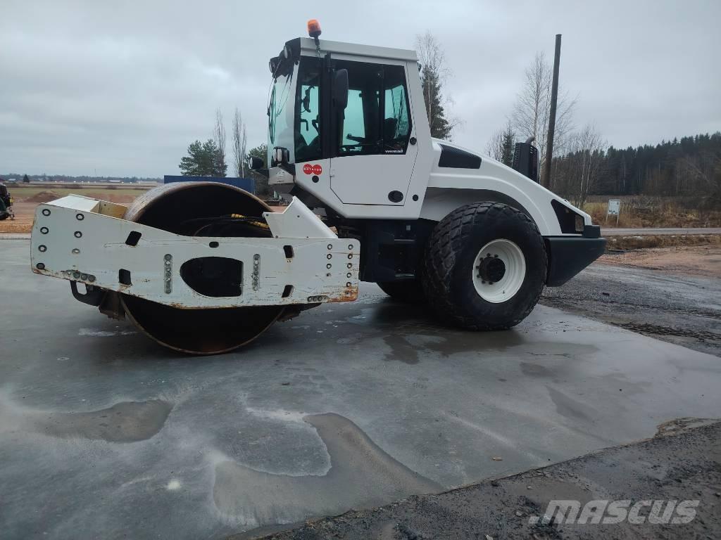 Bomag BW 216 D-4i مداحل أحادية الأسطوانة