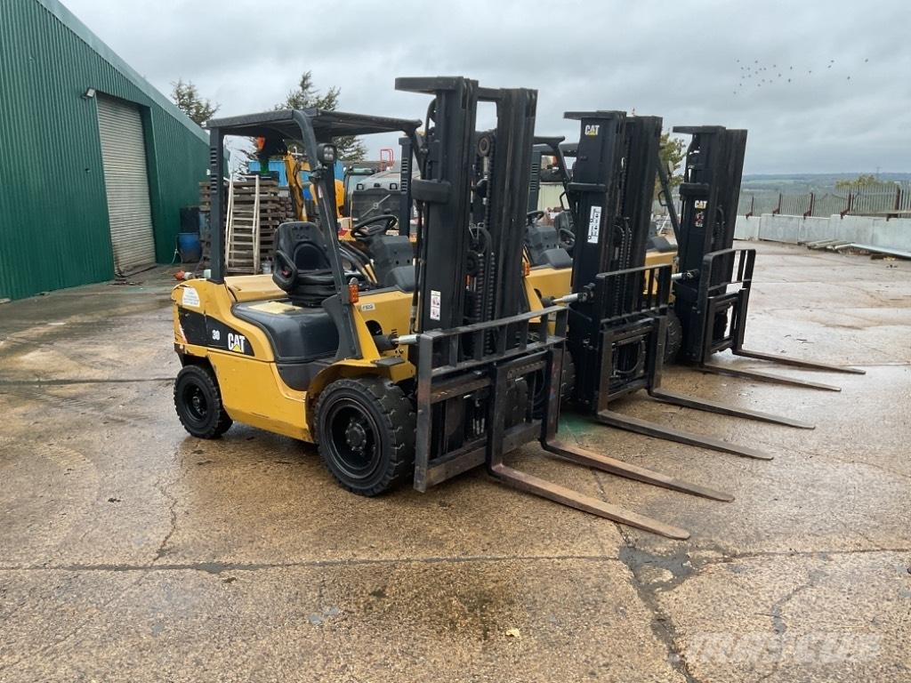 CAT DP30NT شاحنات الديزل