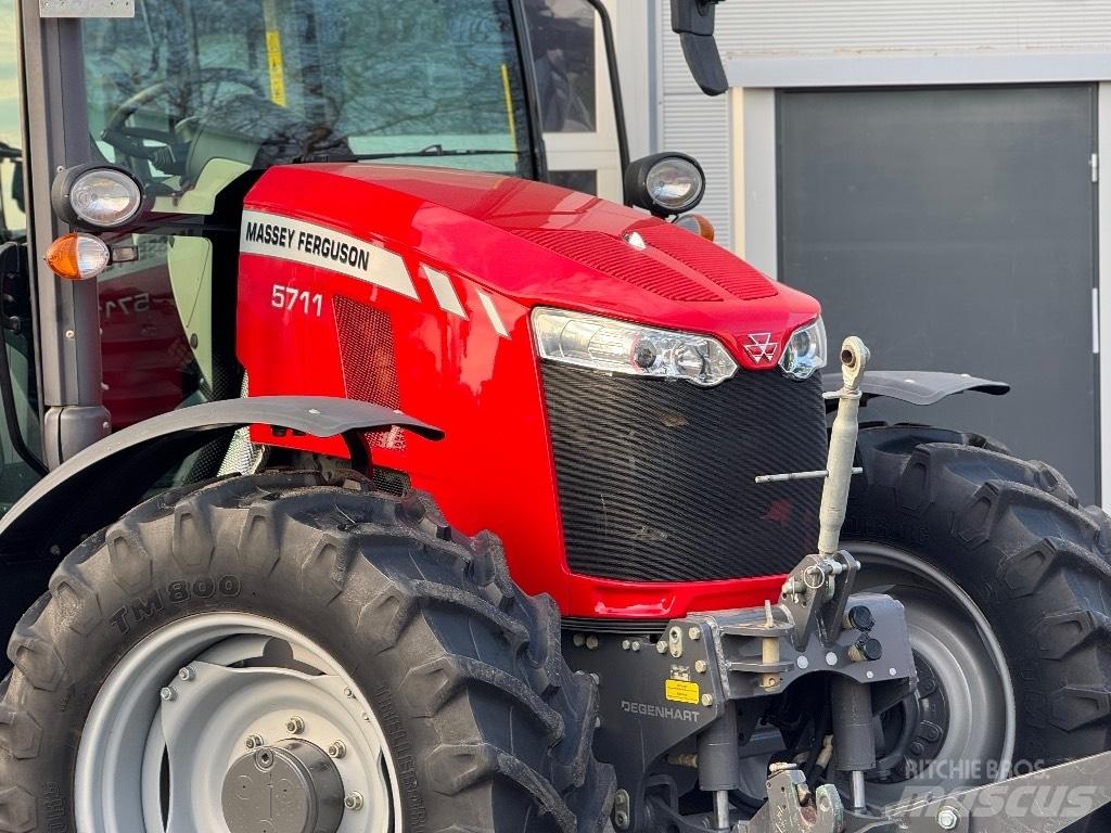 Massey Ferguson 5711 الجرارات