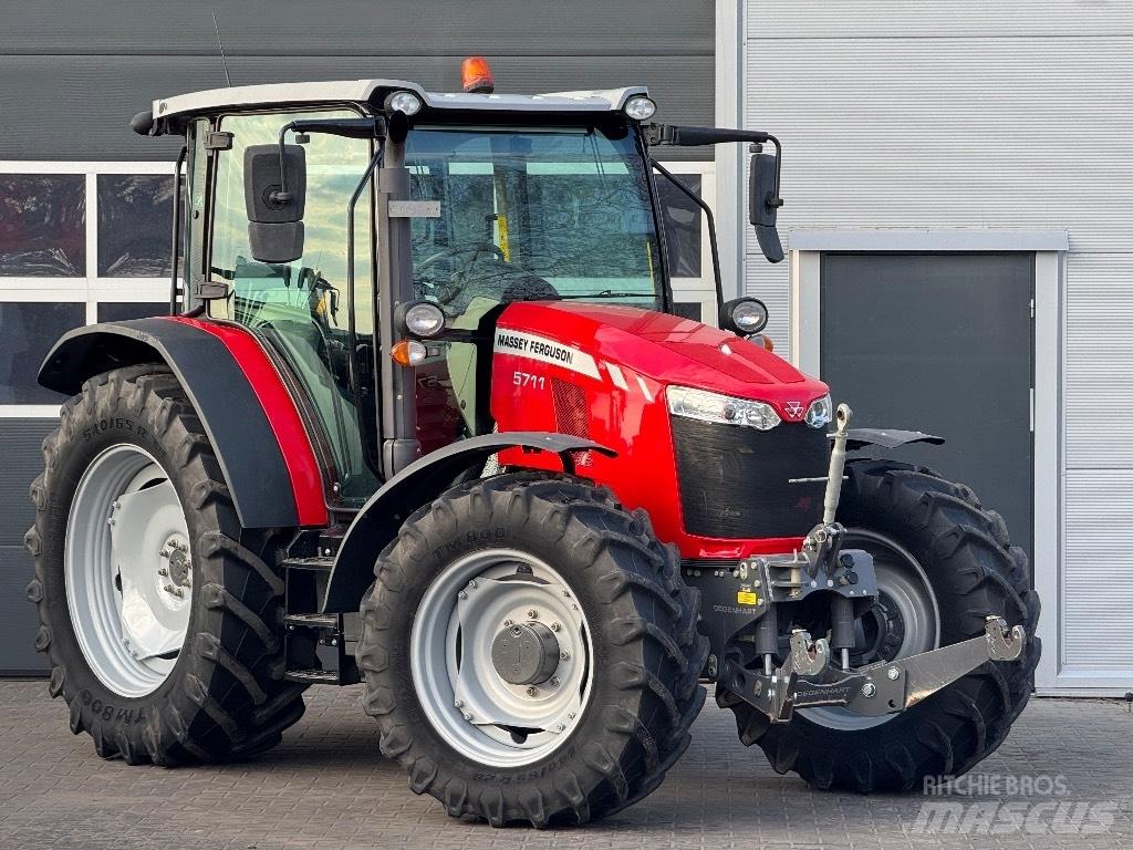 Massey Ferguson 5711 الجرارات
