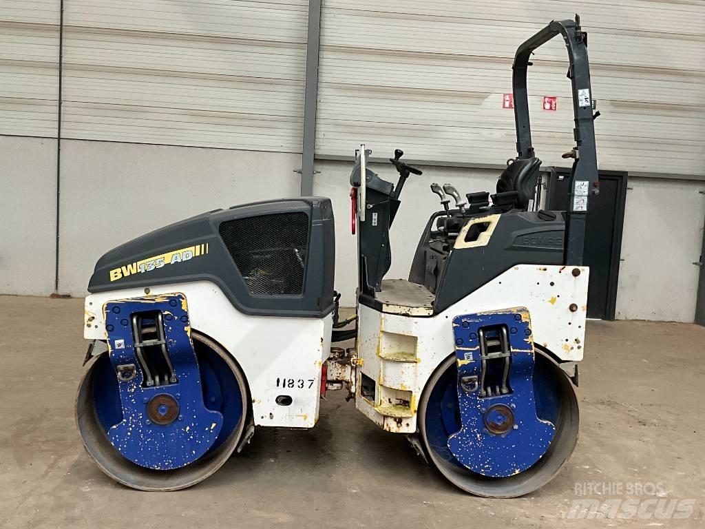 Bomag BW 135 AD-5 مداحل ثنائية الاسطوانة