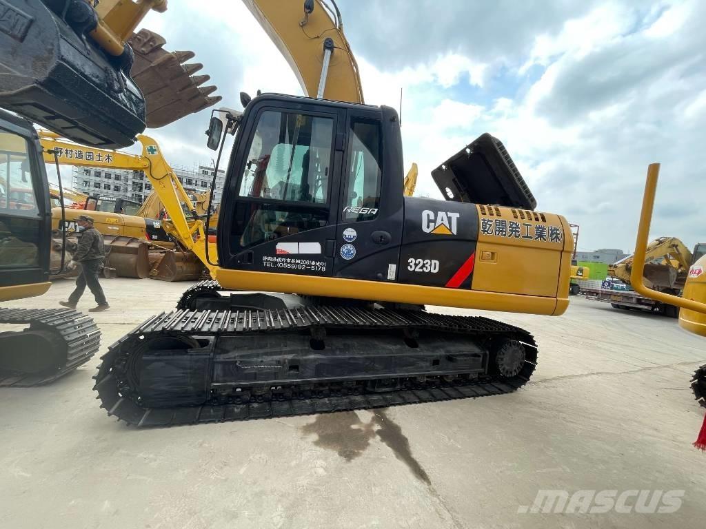 CAT 323D حفارات زحافة