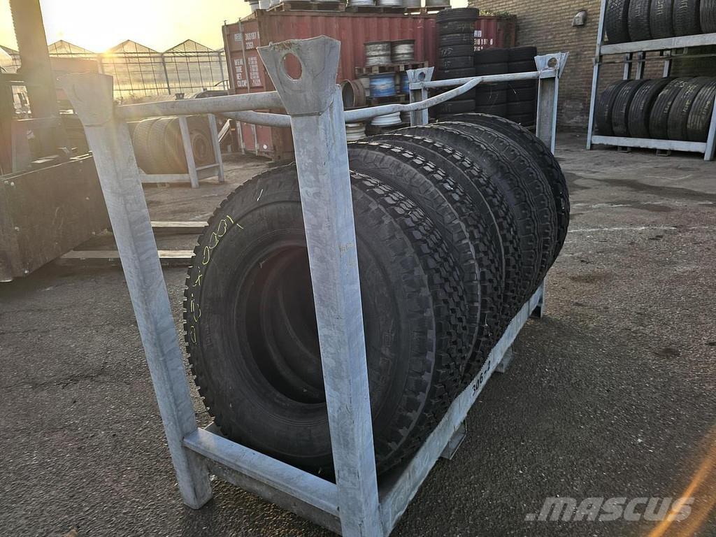  Several 1000 X 20 مقطورات هيكلية