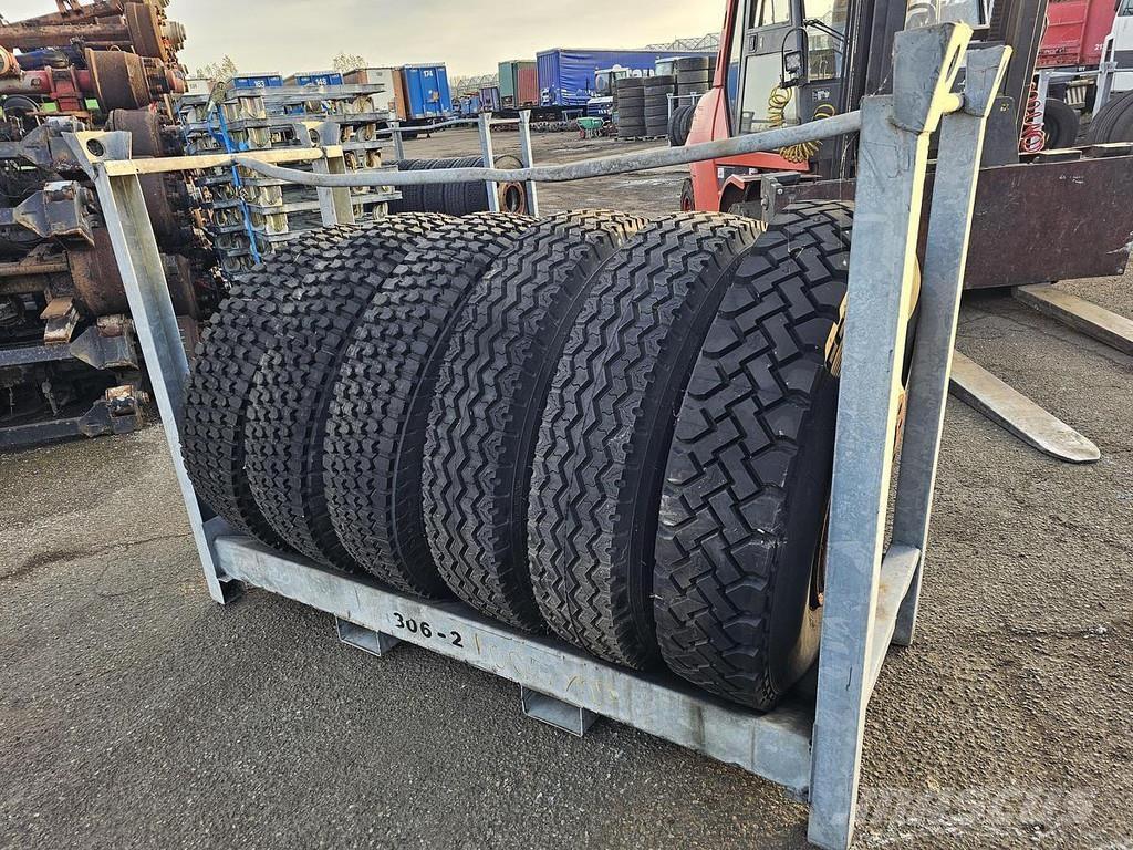  Several 1000 X 20 مقطورات هيكلية