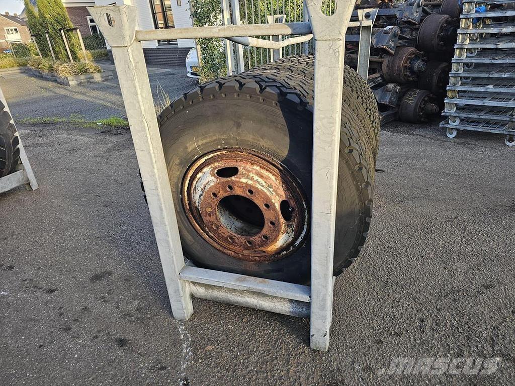  Several 1000 X 20 مقطورات هيكلية