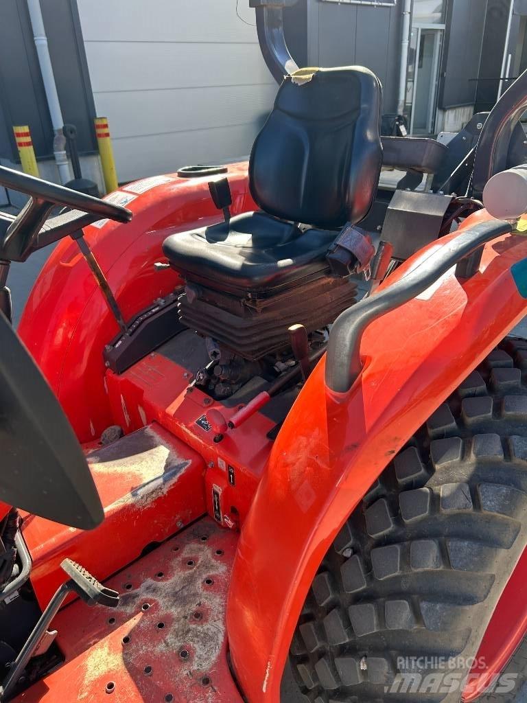Kubota L1-382 HST جرارات مدمجة
