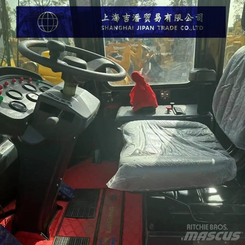 LiuGong CLG 836 لوادر بعجل
