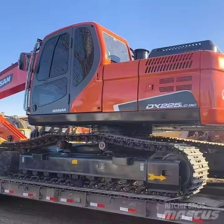 Doosan DX225LC-9C حفارات زحافة