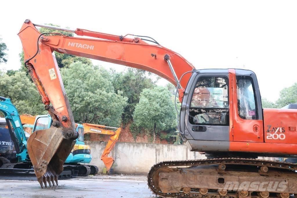 Hitachi ZX 200 LC-3 حفارات زحافة