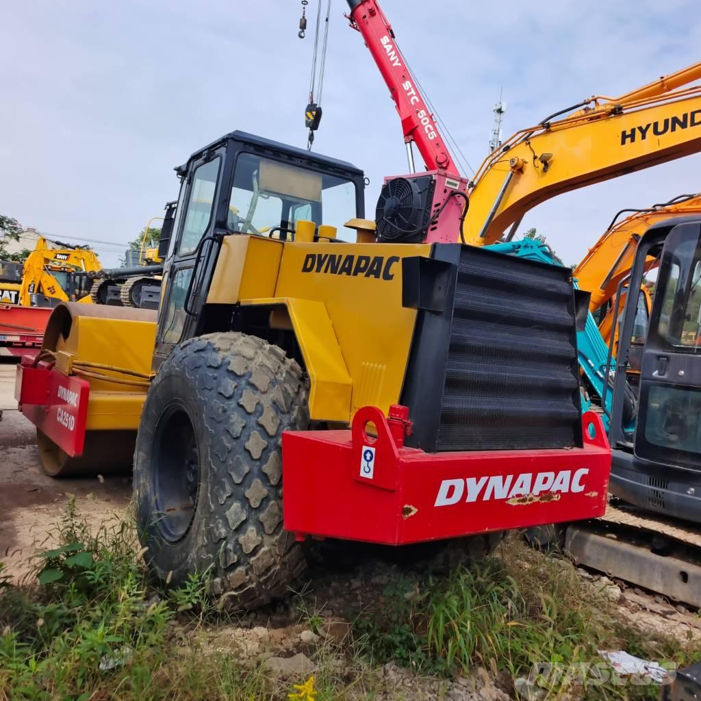 Dynapac CA 251 D مداحل أحادية الأسطوانة