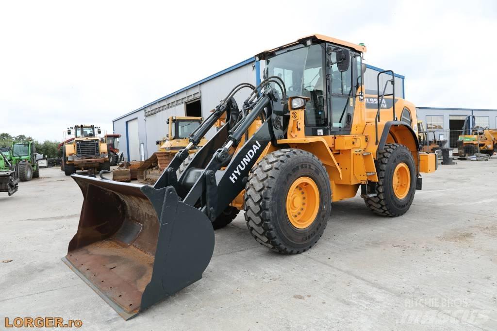 Hyundai HL 955 A لوادر بعجل