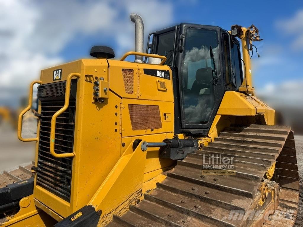CAT D 6 N LGP بلدوزرات مجنزرة