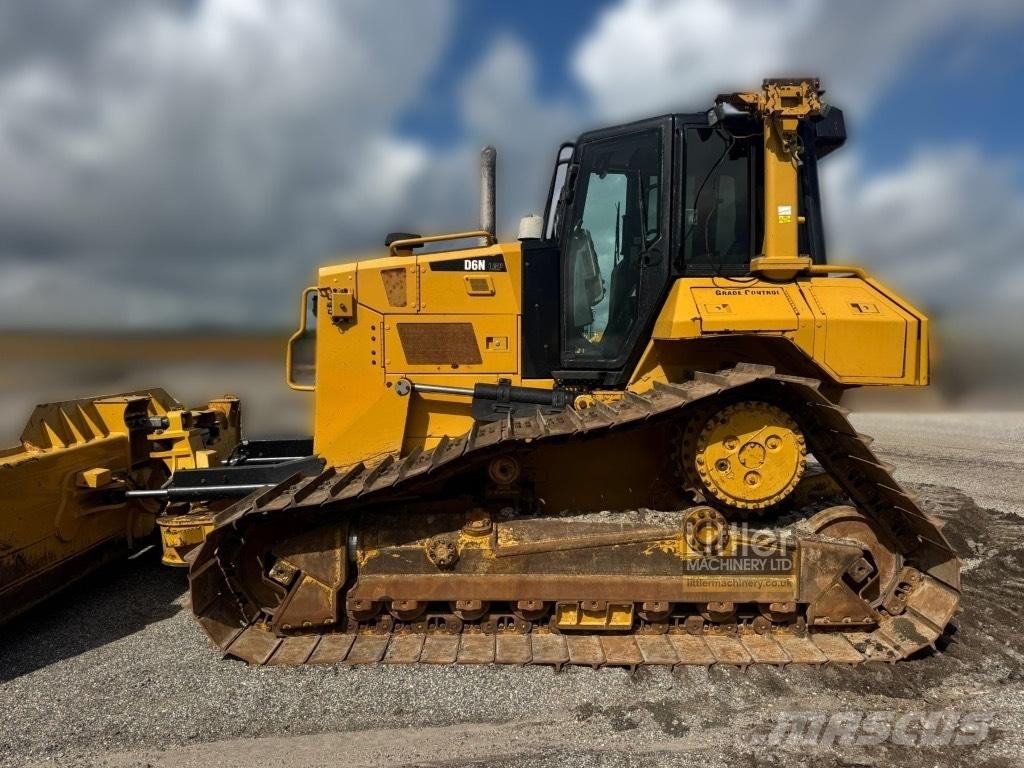 CAT D 6 N LGP بلدوزرات مجنزرة
