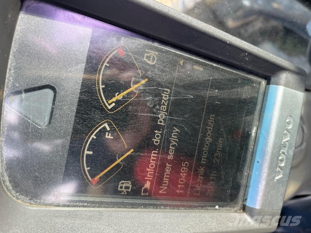 Volvo EC 240 C L حفارات زحافة