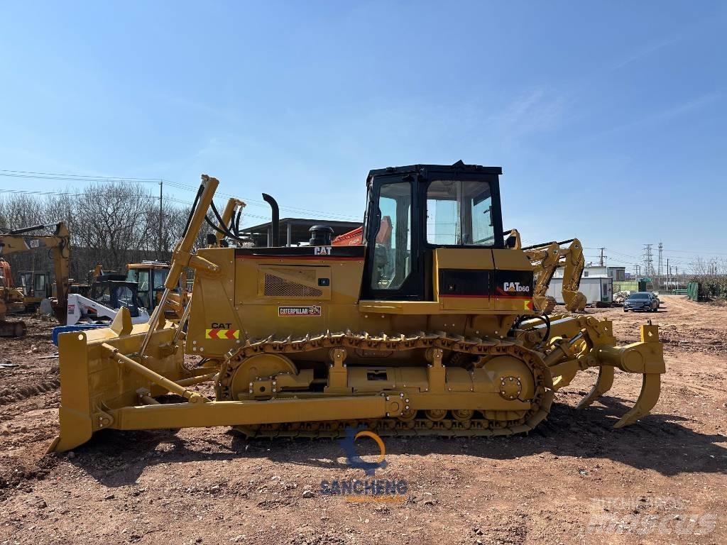 CAT D 6 G بلدوزرات مجنزرة