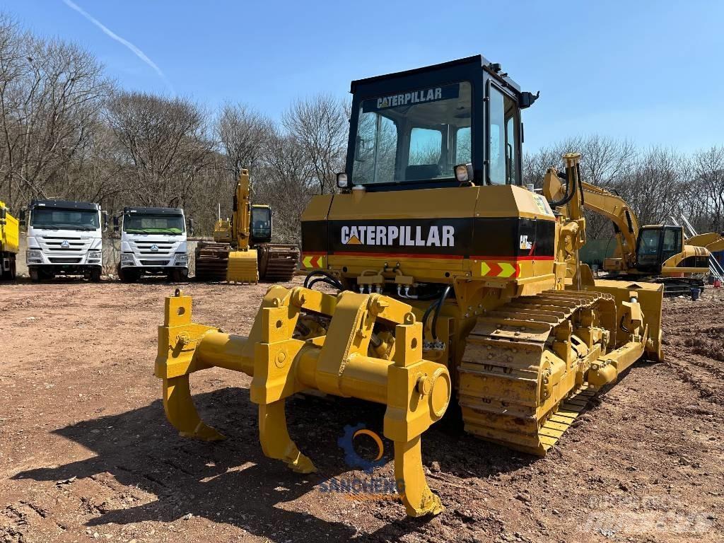 CAT D 6 G بلدوزرات مجنزرة