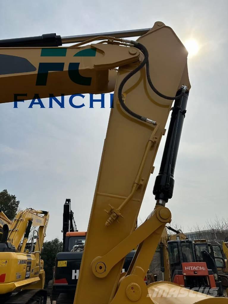CAT 325 D حفارات زحافة