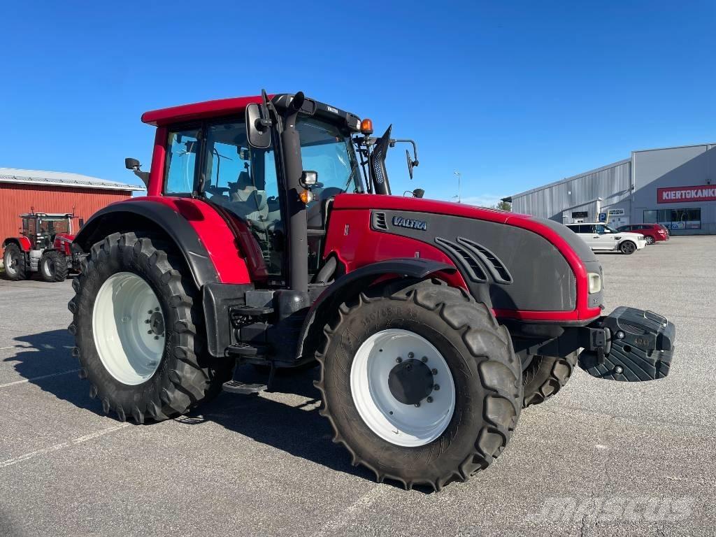 Valtra T 153 Versu الجرارات