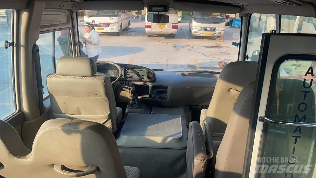 Toyota Coaster Bus حافلة صغيرة