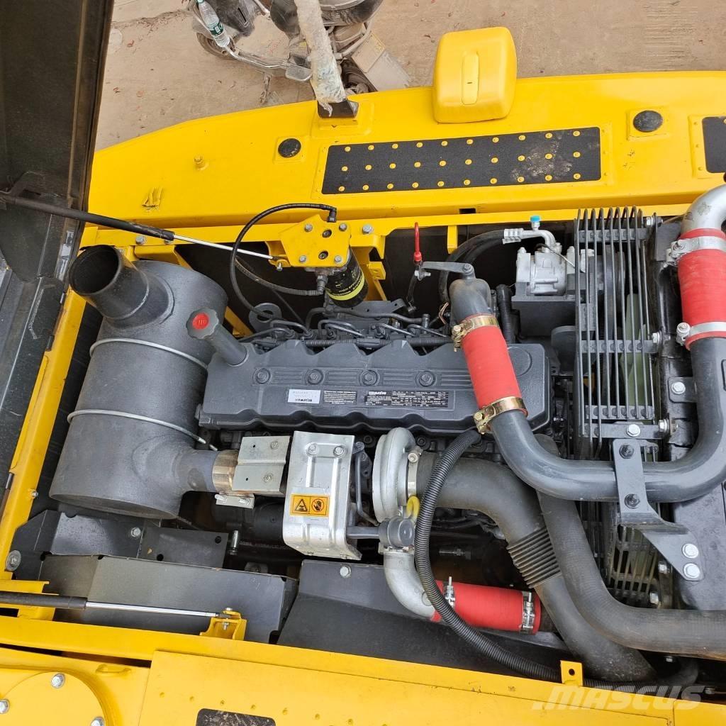 Komatsu PC 220 حفارات زحافة