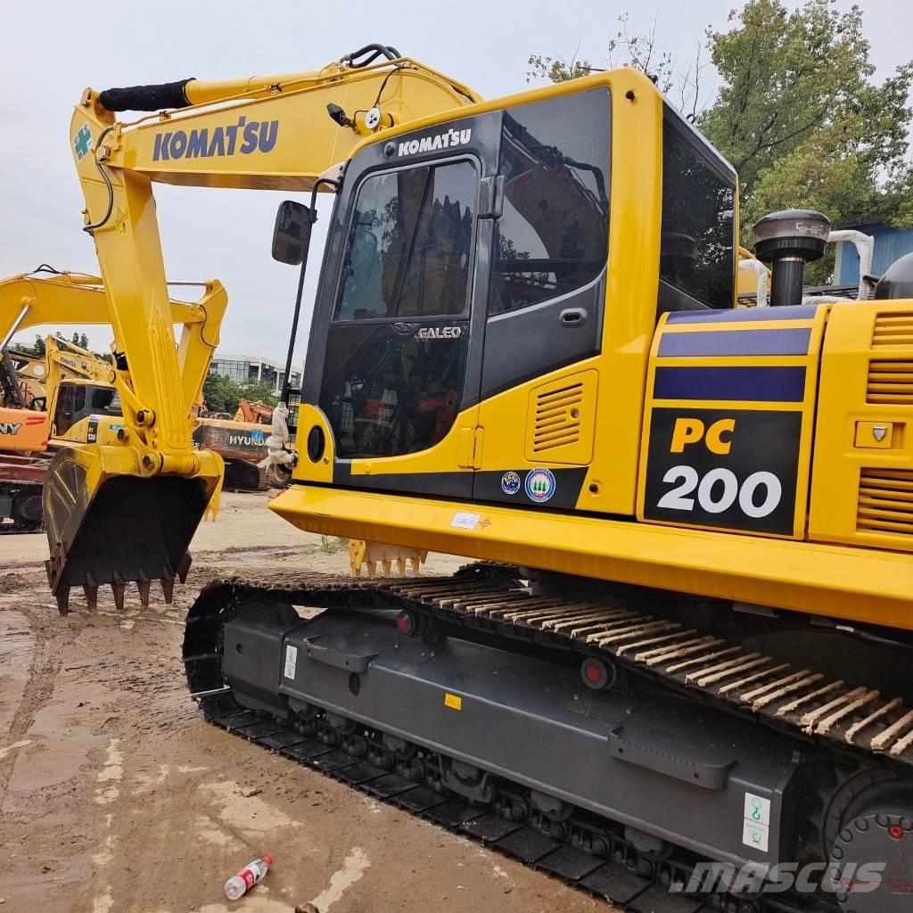 Komatsu PC 220 حفارات زحافة