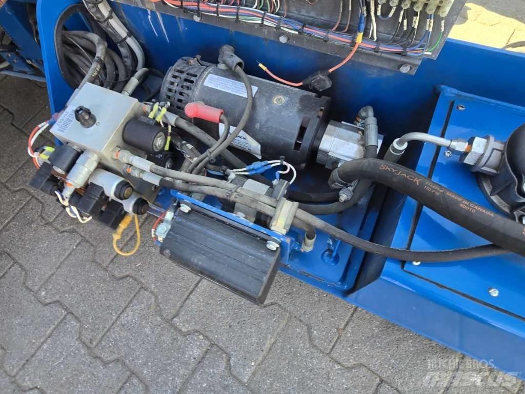 SkyJack SJ 322626 رافعات مقصية الشكل