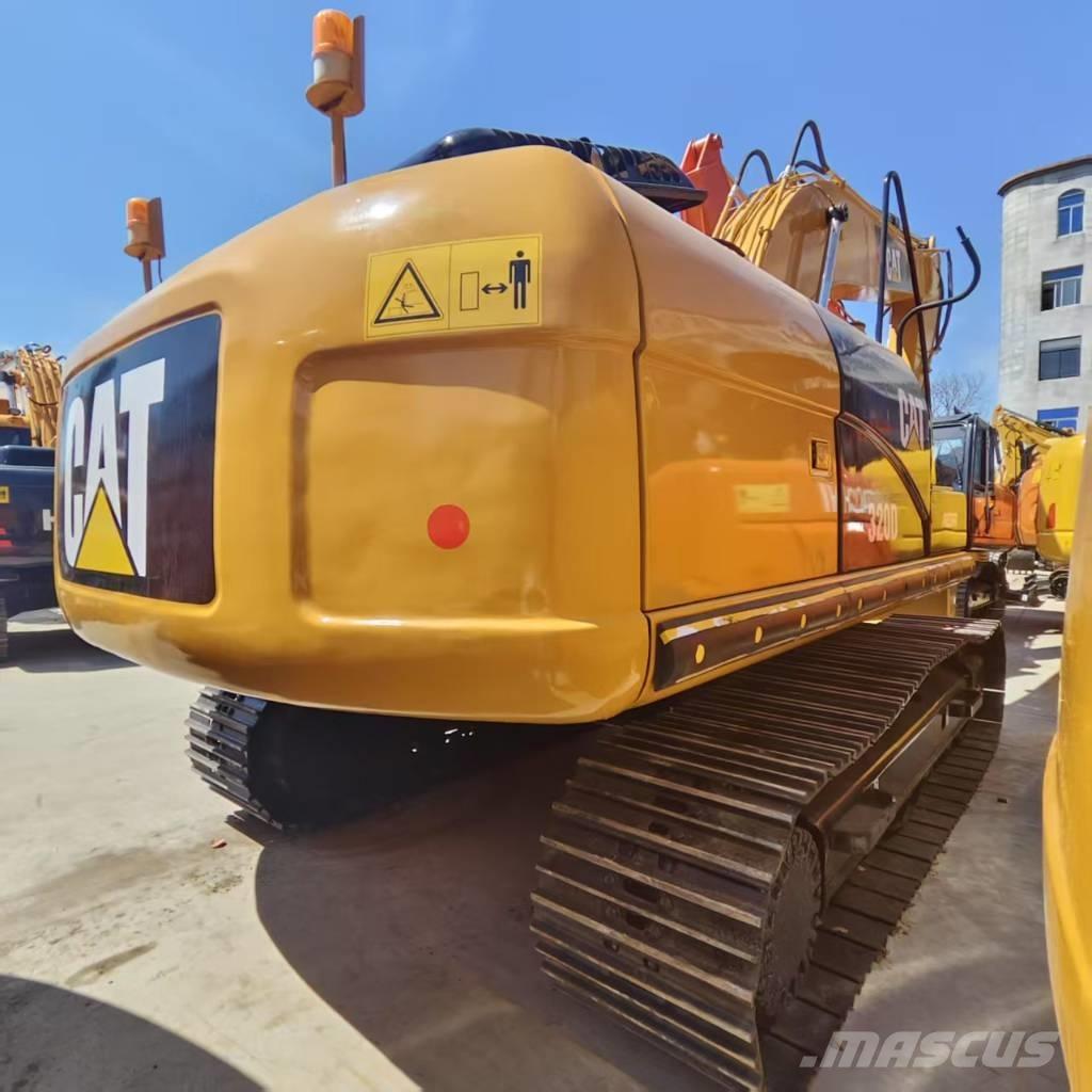 CAT 320 D حفارات زحافة