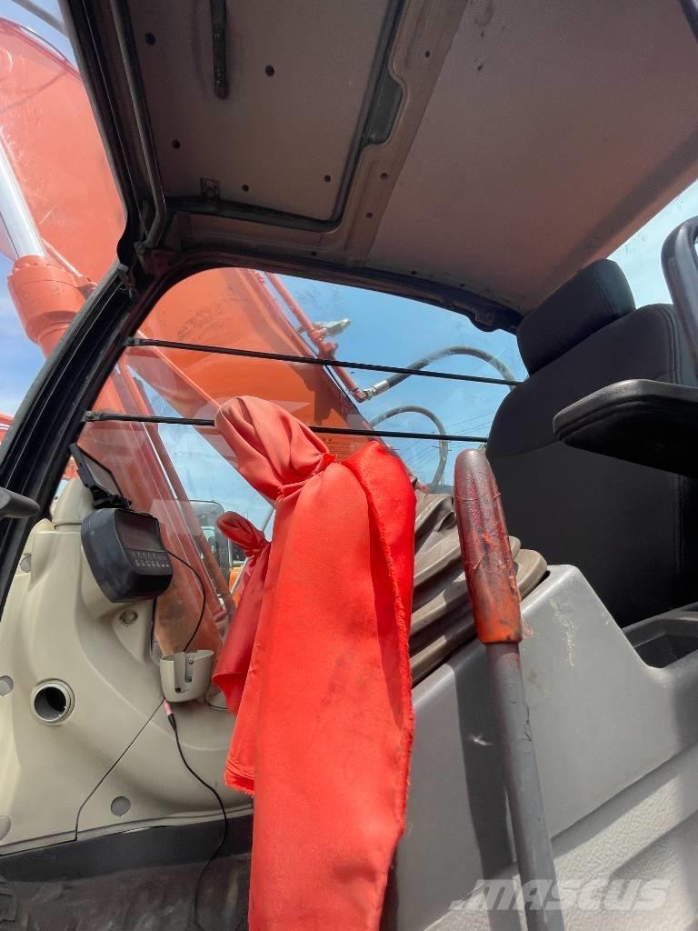 Hitachi ZX 240 حفارات زحافة