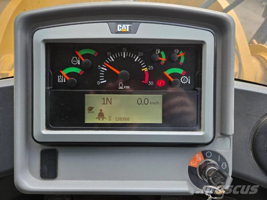 CAT 962 M لوادر بعجل