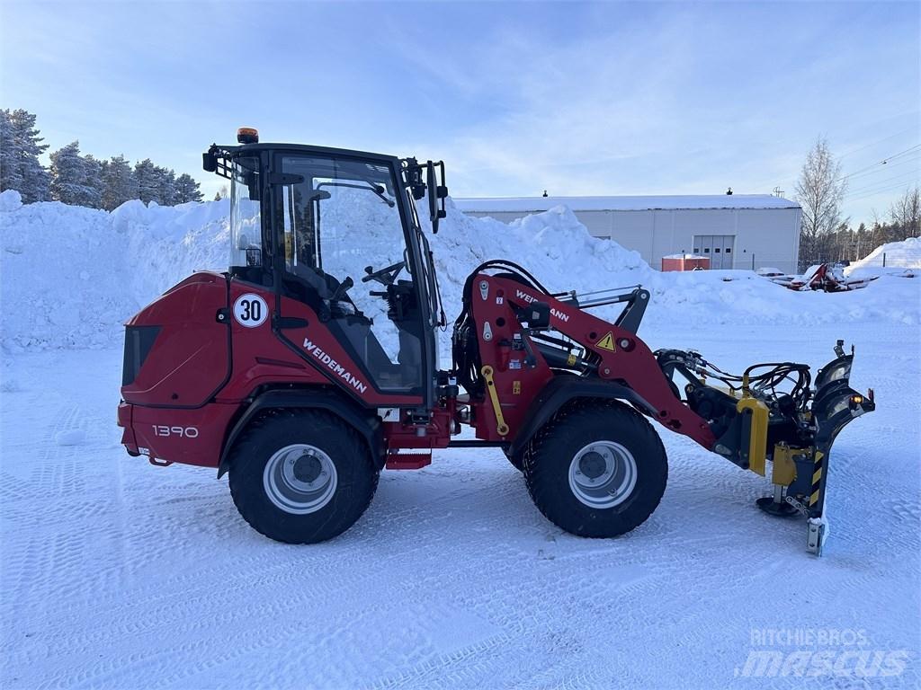 Weidemann 1390 لوادر انزلاقية التوجيه