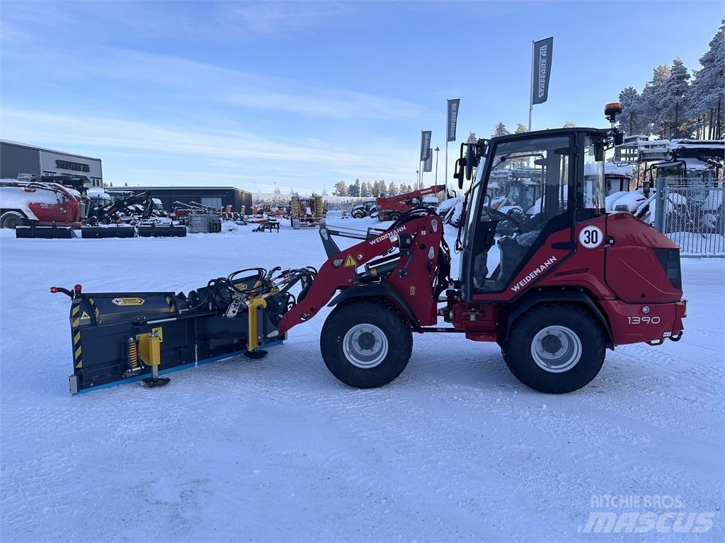 Weidemann 1390 لوادر انزلاقية التوجيه