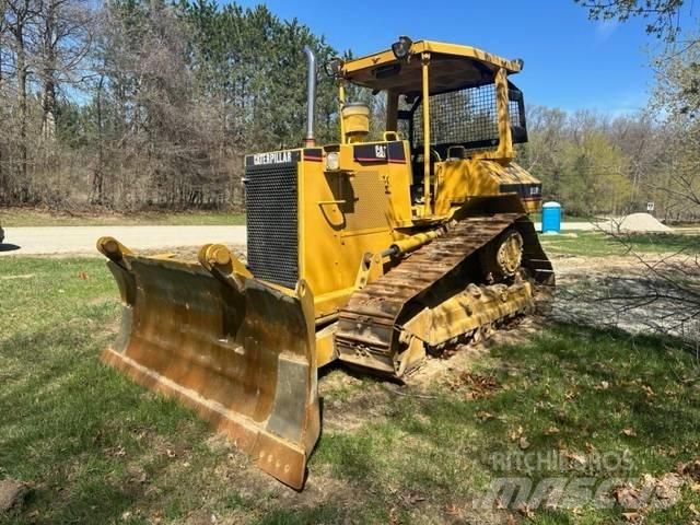 CAT D 5 M XL بلدوزرات مجنزرة