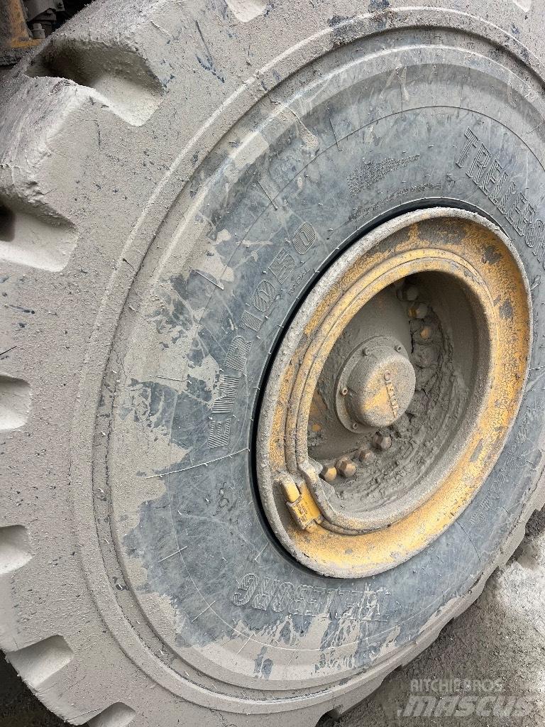 Volvo L 180 F لوادر بعجل