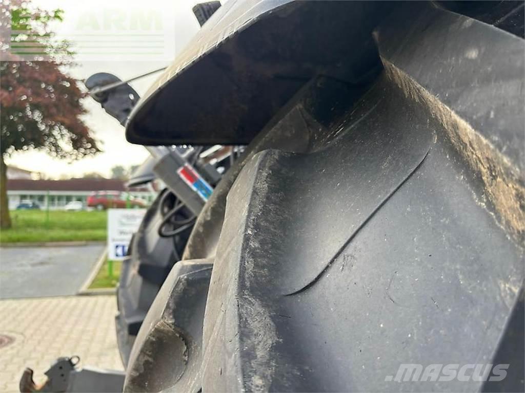 Valtra q265 الجرارات