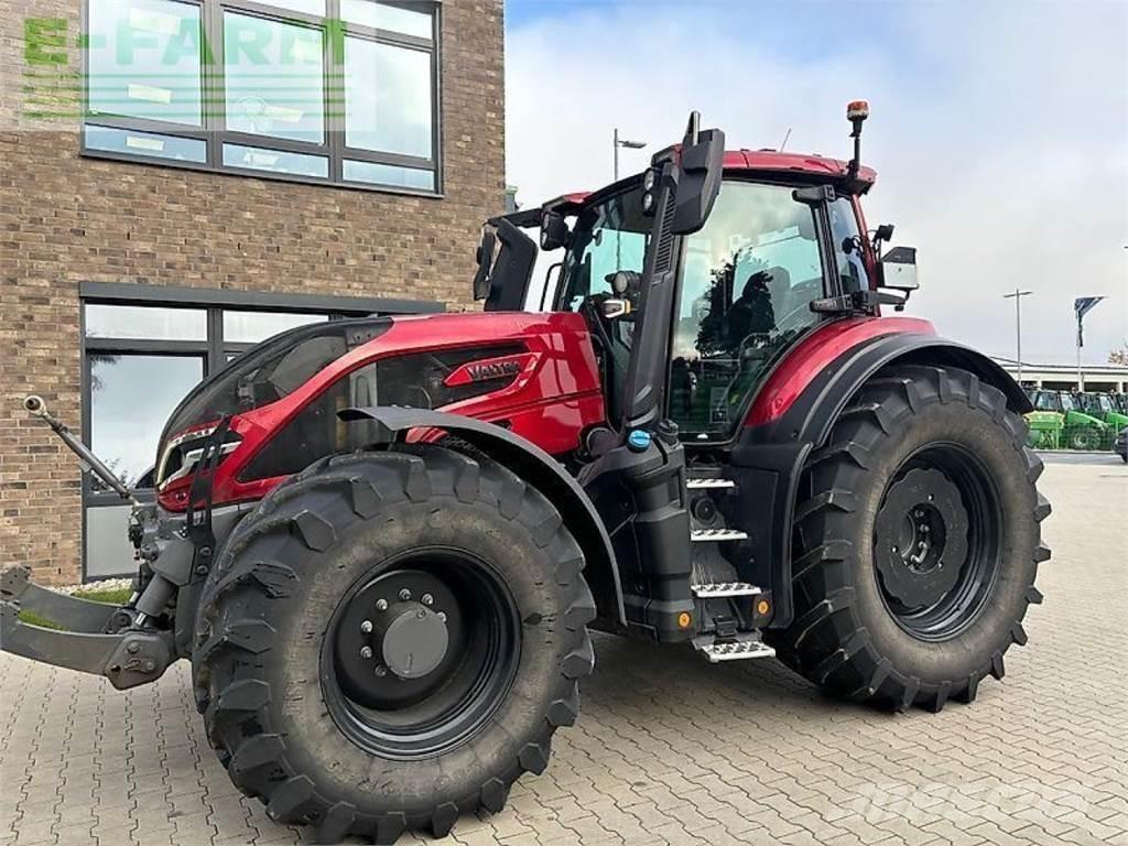 Valtra q265 الجرارات
