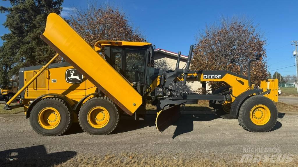 John Deere 872 G معدات تمهيد الطرق