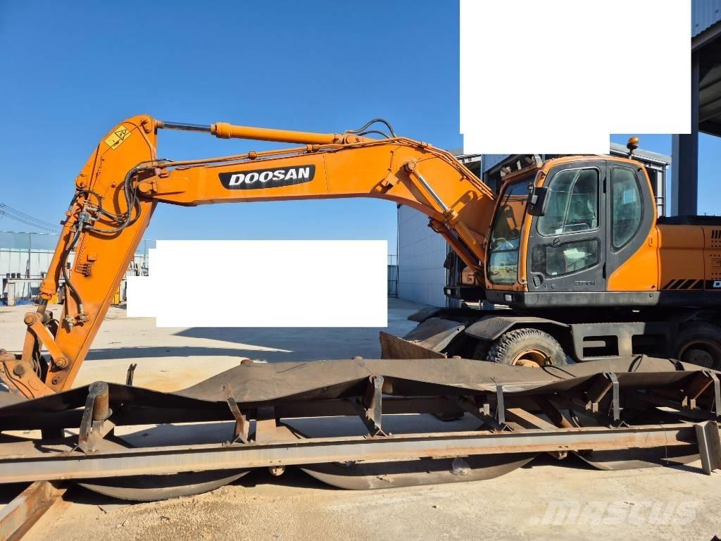 Doosan DX 210 W حفارات بعجل