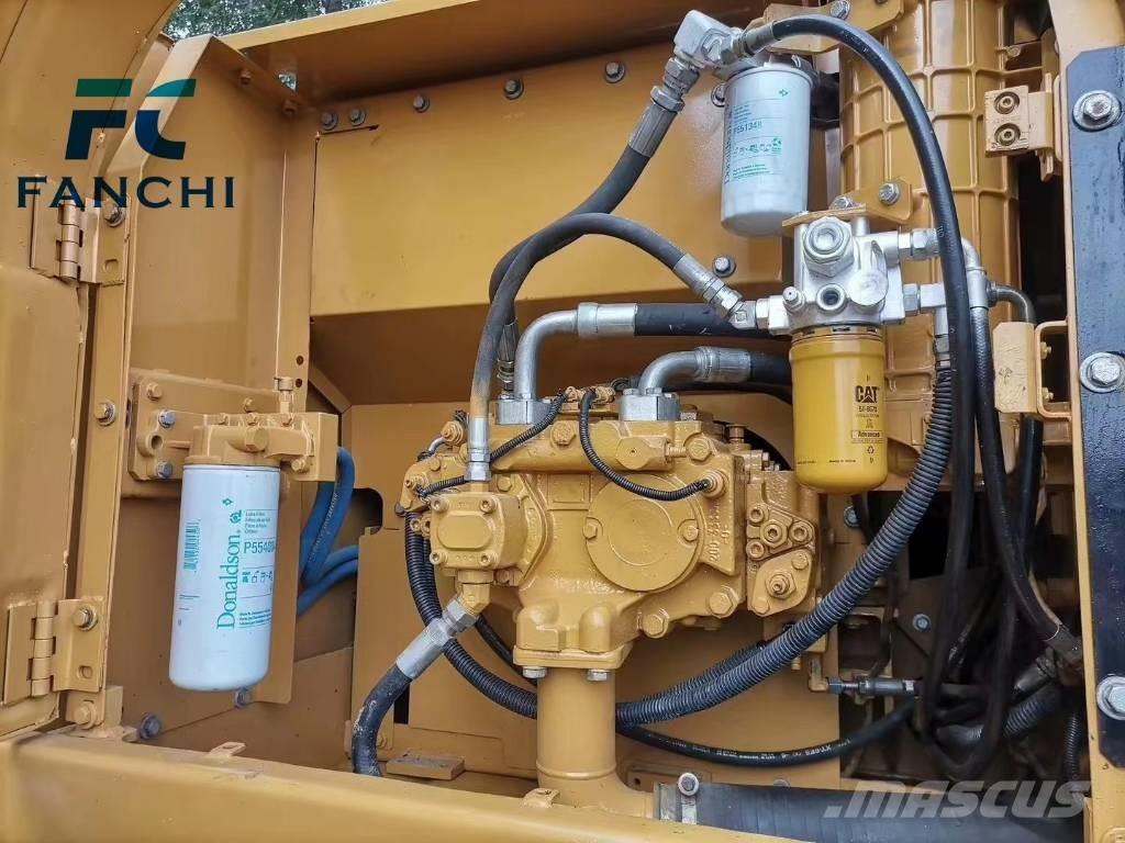 CAT 320 D حفارات زحافة