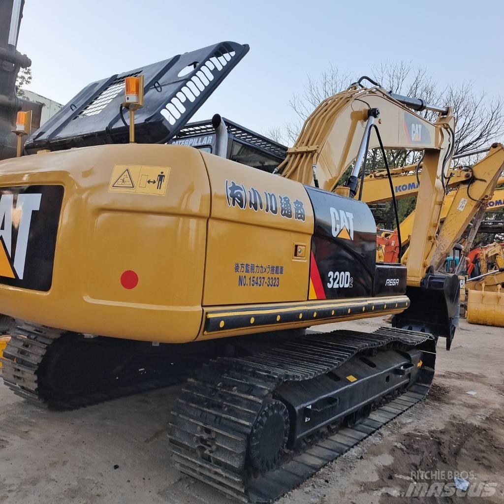 CAT 320 D حفارات زحافة