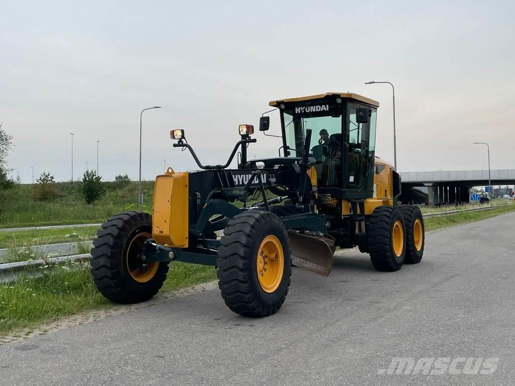 Hyundai HG130 معدات تمهيد الطرق