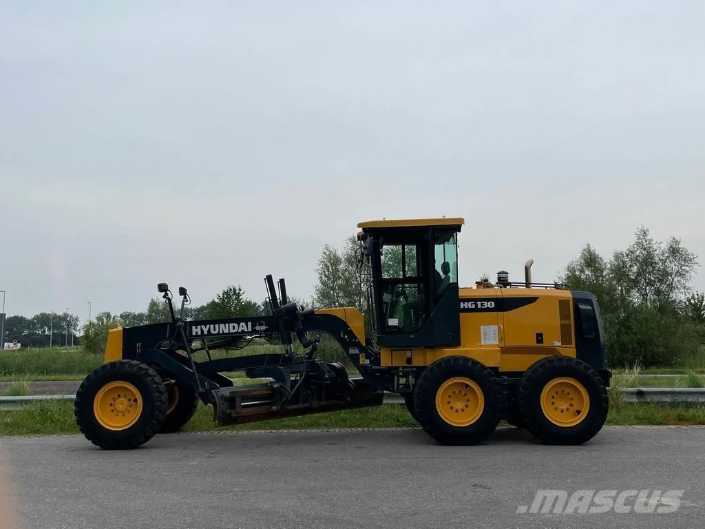 Hyundai HG130 معدات تمهيد الطرق