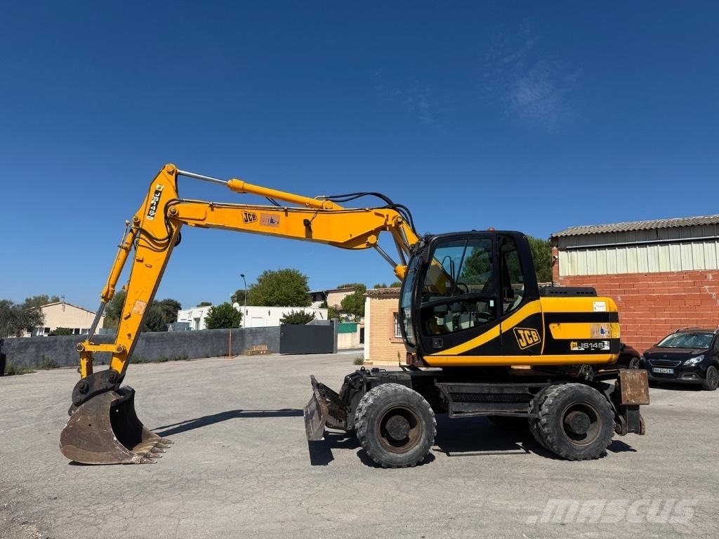 JCB JS 145 W حفارات بعجل