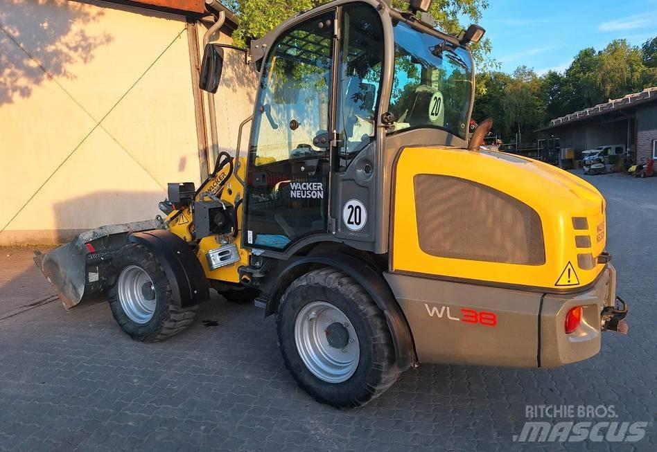 Wacker Neuson WL38 لوادر بعجل