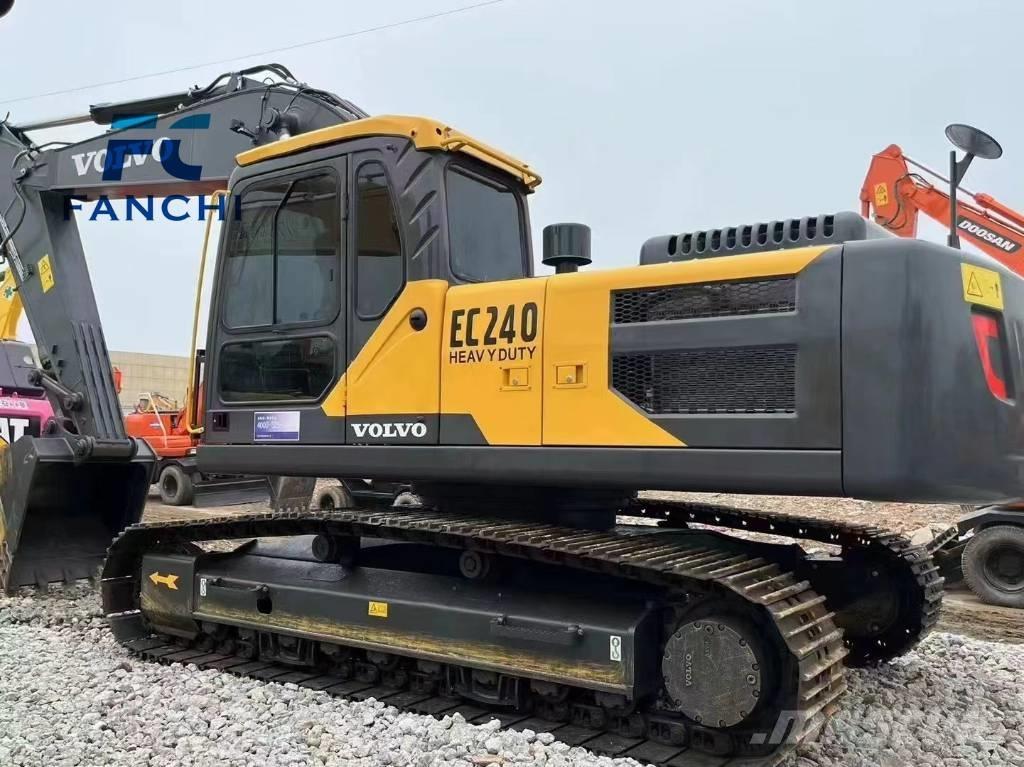 Volvo EC 240 حفارات زحافة