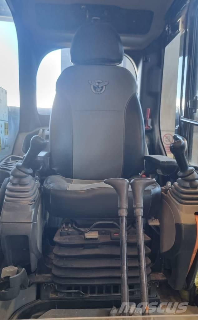 CASE CX 210 D حفارات زحافة